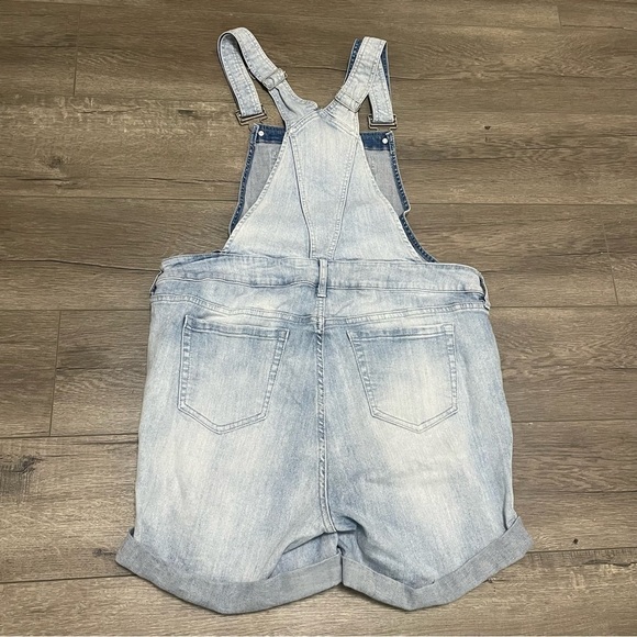 Torrid Shortall Overall Vintage Stretch Light Wash Denim Distressed Sz 14. - Picture 3 of 10